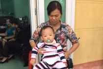 Xót thương bé trai bị bỏ rơi trước cổng trường ở Vĩnh Phúc