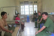 Hai công an xã bị chém trọng thương ở Hòa Bình