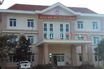 Chạy án bất thành, trưởng công an xã cuỗm luôn tiền