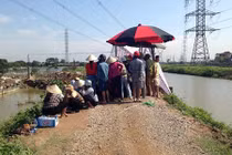 Đi làm đồng tá hỏa phát hiện thi thể người phụ nữ trong trại vịt