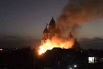 “Bà hỏa” hỏi thăm khu nhà thờ trước lễ Giáng sinh ở Nam Định