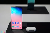 Mua Galaxy S10, bạn không thể thiếu 2 món phụ kiện này