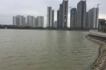 Đi tập thể dục, bàng hoàng phát hiện thi thể nổi trên hồ Metro