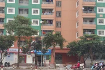 Đau lòng bé trai 3 tuổi rơi từ chung cư xuống đất tử vong 