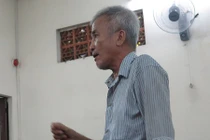 Chồng cầm cây gỗ đánh chết người đàn ông ngủ cạnh vợ