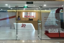 Khách hàng “tố” bị bảo hiểm Prudential coi thường, đối xử như “con nợ”