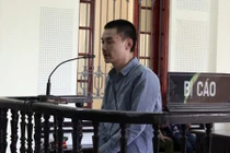 Quên tháo đạn, cầm súng ra dọa hàng xóm và cái kết kinh hoàng