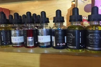 Thu giữ nhiều dụng cụ hút thuốc lá điện tử không rõ nguồn gốc