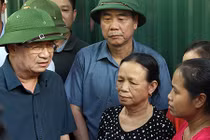 Phó Thủ tướng thị sát vụ nhà dân đổ xuống sông Đà
