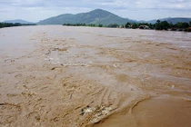 Những hình ảnh về mưa lũ hoành hành ở các tỉnh miền Trung