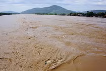 Những hình ảnh về mưa lũ hoành hành ở các tỉnh miền Trung