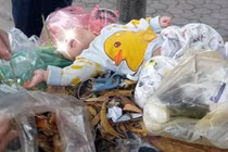 Bé trai 4 tháng tuổi bị bỏ trong thùng rác giữa đường