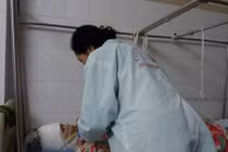 Bất ngờ câu nói đầu tiên của cô gái bị chồng cũ tạt axit