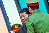 Luật sư tranh luận thế nào về “lợi ích nhóm” trong vụ Đinh La Thăng?