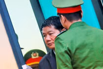 Luật sư tranh luận thế nào về “lợi ích nhóm” trong vụ Đinh La Thăng?