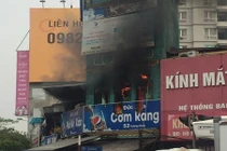 Cháy lớn quán cơm làm một người bỏng nặng ở Hà Nội