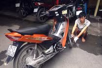 Tên cướp xe máy dùng dao tấn công CSGT Hà Nội