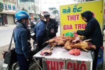 Gần Tết, các cửa hàng thịt chó ở Hà Nội vẫn hút khách