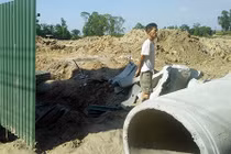 Bắc Ninh: Đang nói chuyện trước cổng, bỗng dưng bị đánh gãy xương sườn