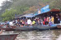 Ảnh: Hàng nghìn người kéo về chùa Hương trước giờ khai hội