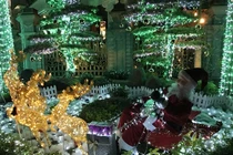 Những biệt thự Sài Gòn rực rỡ như cung điện mùa Giáng sinh