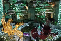 Những biệt thự Sài Gòn rực rỡ như cung điện mùa Giáng sinh