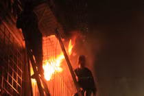 Mâu thuẫn tình cảm thanh niên ở Hà Nội đốt nhà, đâm 2 người trọng thương