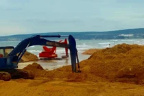 Bình Thuận: Băm nát bờ biển để khai thác cát trái phép