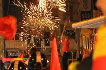 Cổ động viên ăn mừng quá khích sau khi tuyển Việt Nam vô địch AFF Cup