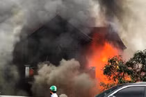 Hình ảnh kinh hoàng hiện trường cháy cửa hàng chăn ga gối đệm