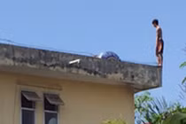 Mẹ không cho tiền mua máy tính, thanh niên 18 tuổi tự tử