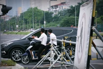 Hà Nội: Cò đất săn khách nhộn nhịp trên đường Nguyễn Văn Huyên "đắt nhất hành tinh"