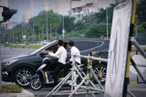 Hà Nội: Cò đất săn khách nhộn nhịp trên đường Nguyễn Văn Huyên "đắt nhất hành tinh"