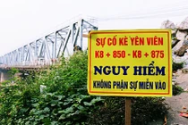 Cận cảnh những vết nứt ở cầu Đuống, dân nơm nớp lo sợ