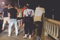 Hòa Bình: Nam thanh niên gào thét chứng kiến bạn gái nhảy cầu tự tử