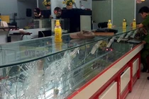 Kẻ gian cắt khóa cửa tiệm vàng, trộm nhiều trang sức