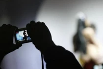 9x quay lại clip quan hệ tình dục để tống tiền bạn gái 