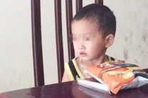 Xót xa bé trai 2 tuổi bị bỏ rơi cùng lá thư tuyệt vọng