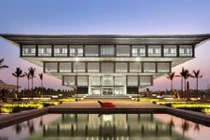 Chặn bàn tay đạii gia thâu tóm đất vàng giá rẻ