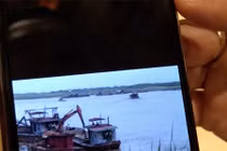 Chủ tịch Hà Nội cho PV xem video cát tặc lộng hành cạnh tàu CSGT