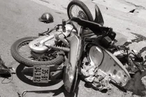 Ngủ gật, nam thanh niên đi xe máy chết thảm sau cú tông xe tải