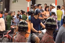 Sự thật vụ bố vào quán hát gặp con làm gái dịch vụ