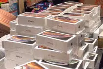 Gần 900 smartphone qua cửa hải quan: 3 cán bộ "mất Tết"