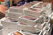 Gần 900 smartphone qua cửa hải quan: 3 cán bộ "mất Tết"