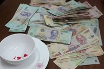 Đột kích sới bạc, tóm gọn cán bộ địa chính xã hăng máu sát phạt