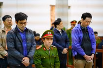 Cận cảnh buổi đầu xét xử 4 sếp Công ty Lọc hóa dầu Bình Sơn 