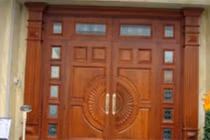 Video: Sơn màu cửa thế này, bảo sao suốt đời nghèo hèn 