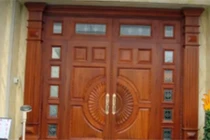 Video: Sơn màu cửa thế này, bảo sao suốt đời nghèo hèn 