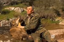 Đàn sói nuôi 1 cậu bé suốt 12 năm