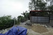 Hàng loạt công trình xây trái phép, lấn chiếm hành lang đê sông Hồng?